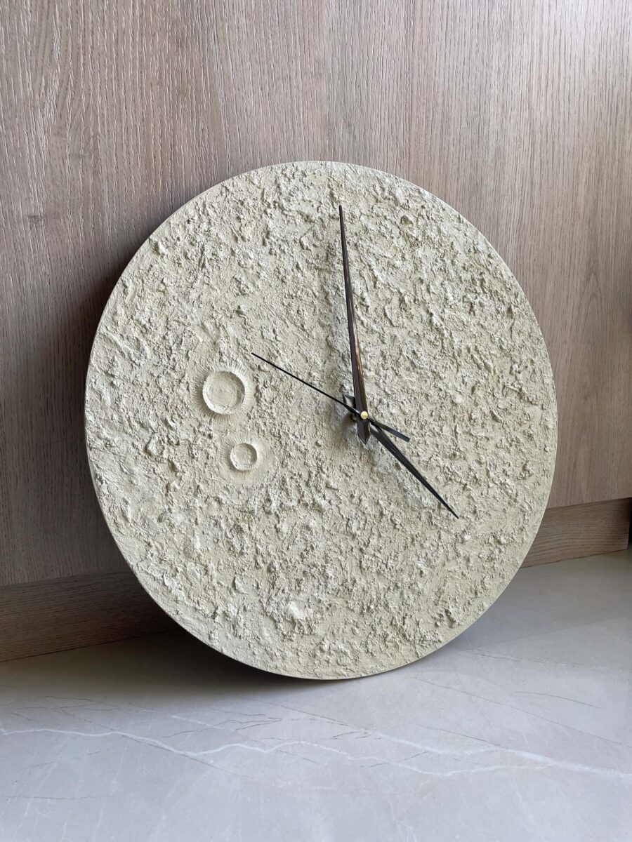 Ivory Moon Clock With Black Hands - Image 2